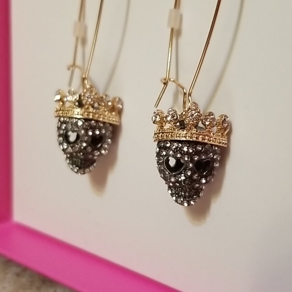 Betsey Johnson king skull drop earrings - Picture 4 of 6